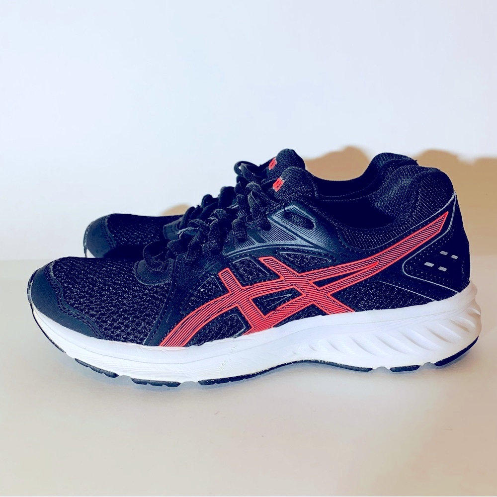 ASICS - Picture 1 of 9